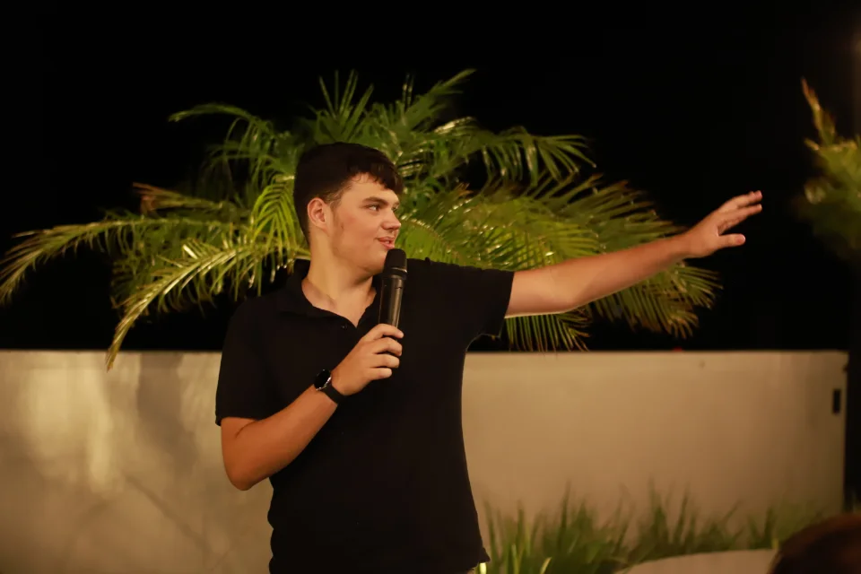 Davi, em uma segunda foto na seção sobre mim.